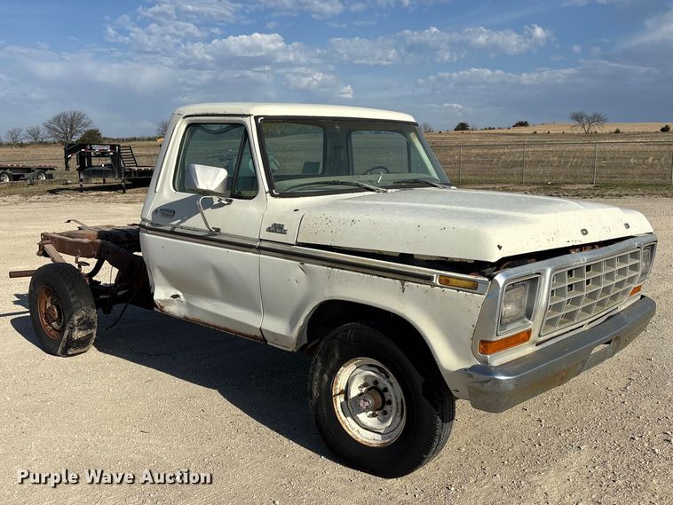 image for item EA4658 1979 Ford F150 pickup truck cab and chassis