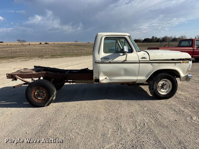image for item EA4658 1979 Ford F150 pickup truck cab and chassis