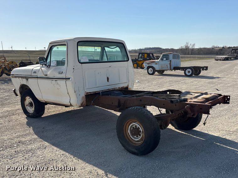 image for item EA4658 1979 Ford F150 pickup truck cab and chassis