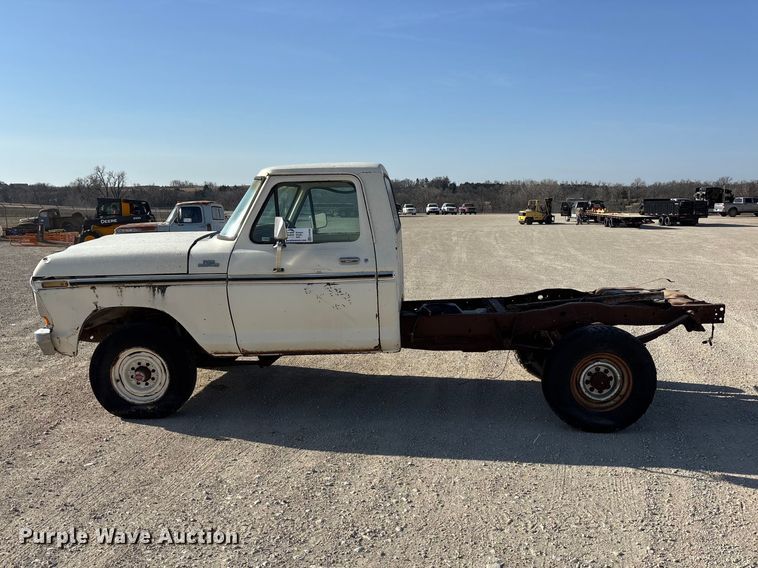 image for item EA4658 1979 Ford F150 pickup truck cab and chassis