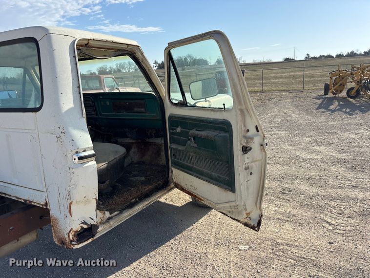 image for item EA4658 1979 Ford F150 pickup truck cab and chassis