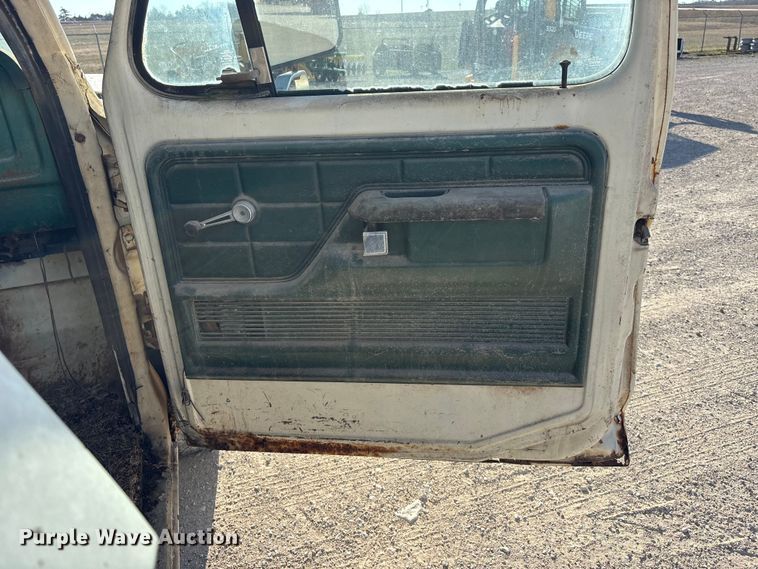 image for item EA4658 1979 Ford F150 pickup truck cab and chassis