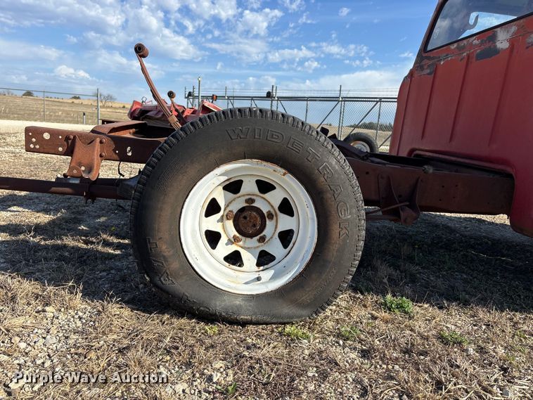 image for item EA4659 1965 Ford F100 pickup truck cab and chassis