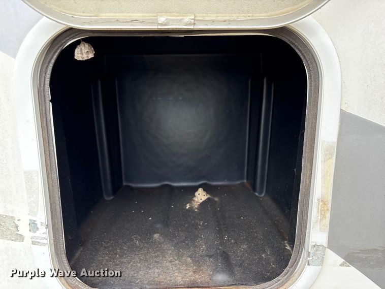 image for item EA7204 2007 Four Winds 31F RV