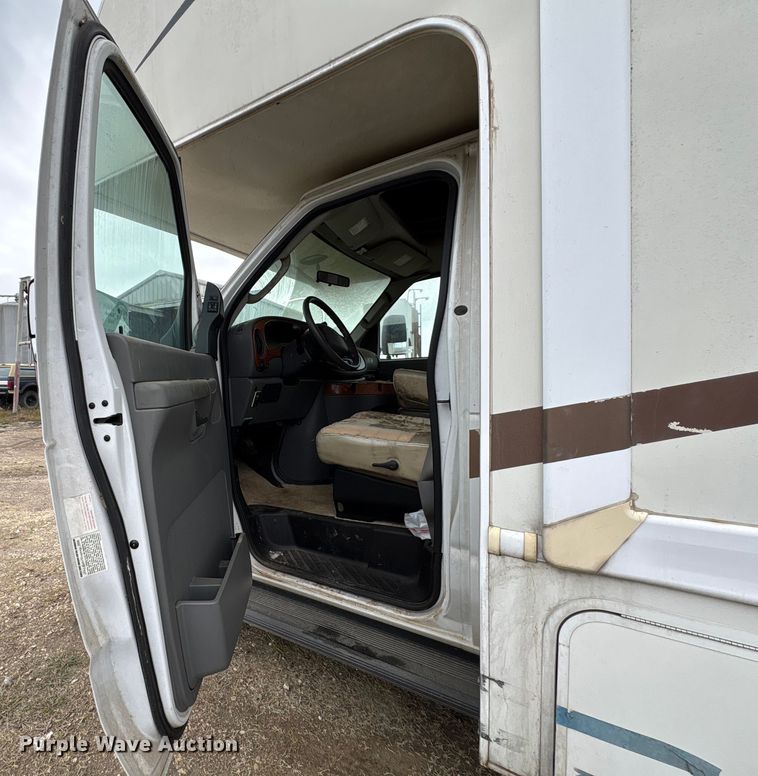 image for item EA7204 2007 Four Winds 31F RV