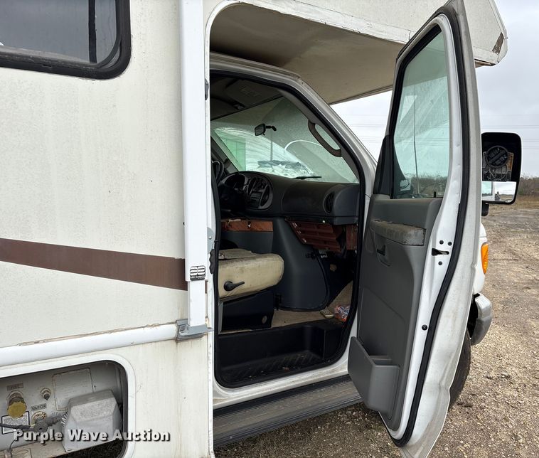 image for item EA7204 2007 Four Winds 31F RV