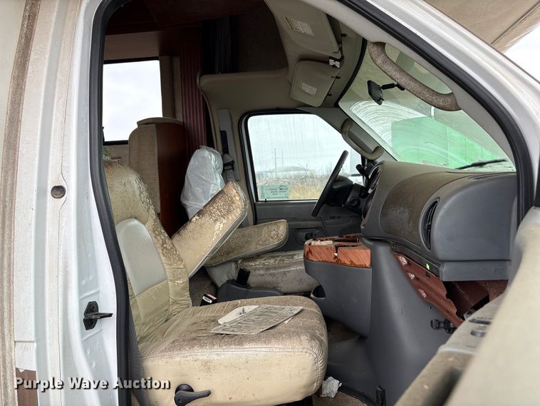 image for item EA7204 2007 Four Winds 31F RV