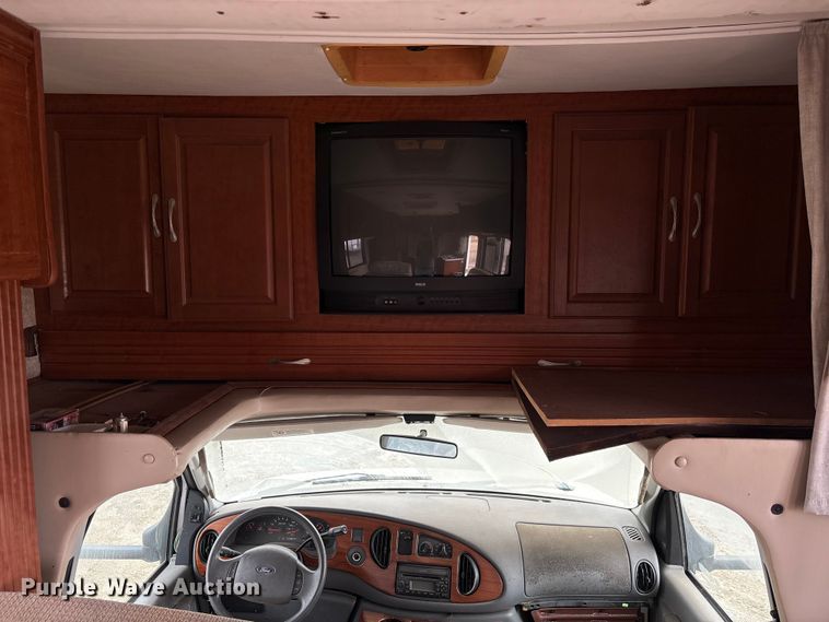 image for item EA7204 2007 Four Winds 31F RV