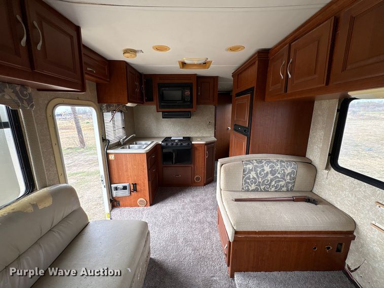 image for item EA7204 2007 Four Winds 31F RV