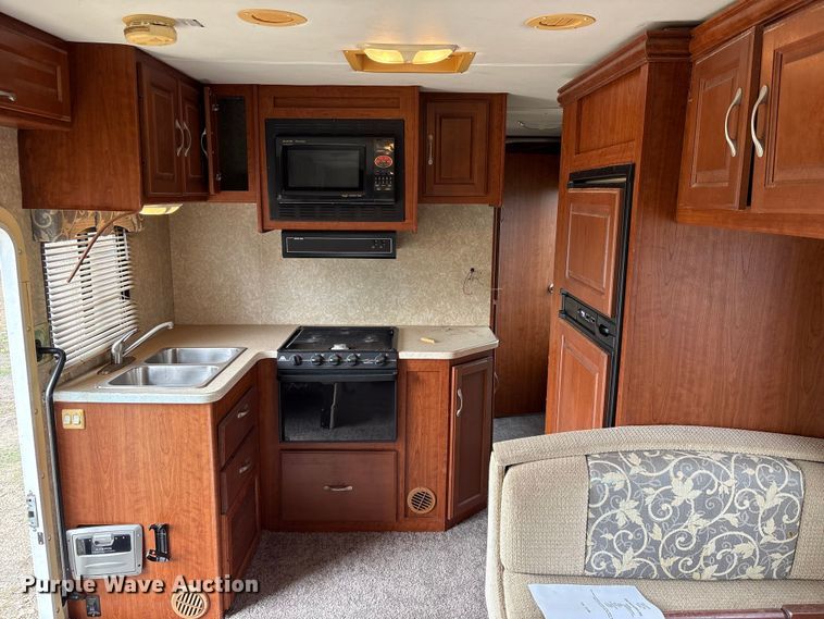 image for item EA7204 2007 Four Winds 31F RV