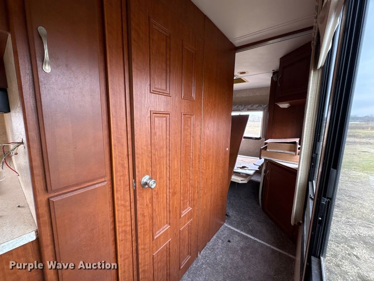 image for item EA7204 2007 Four Winds 31F RV