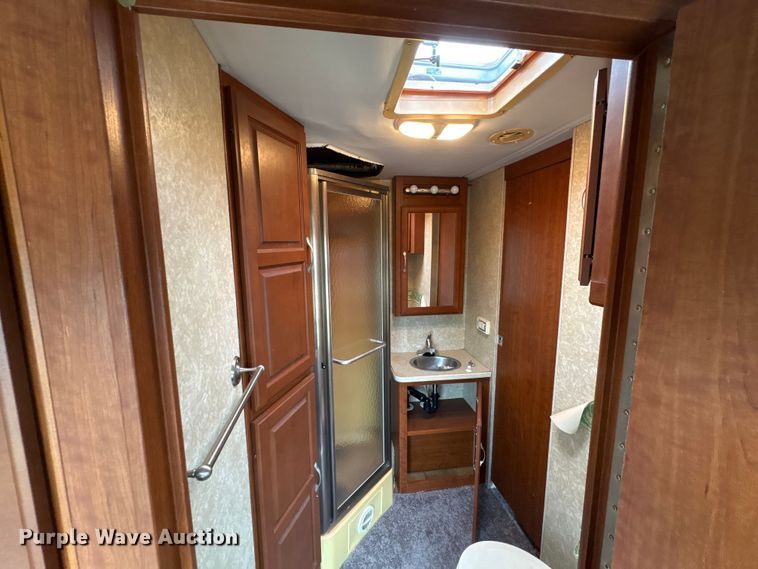 image for item EA7204 2007 Four Winds 31F RV