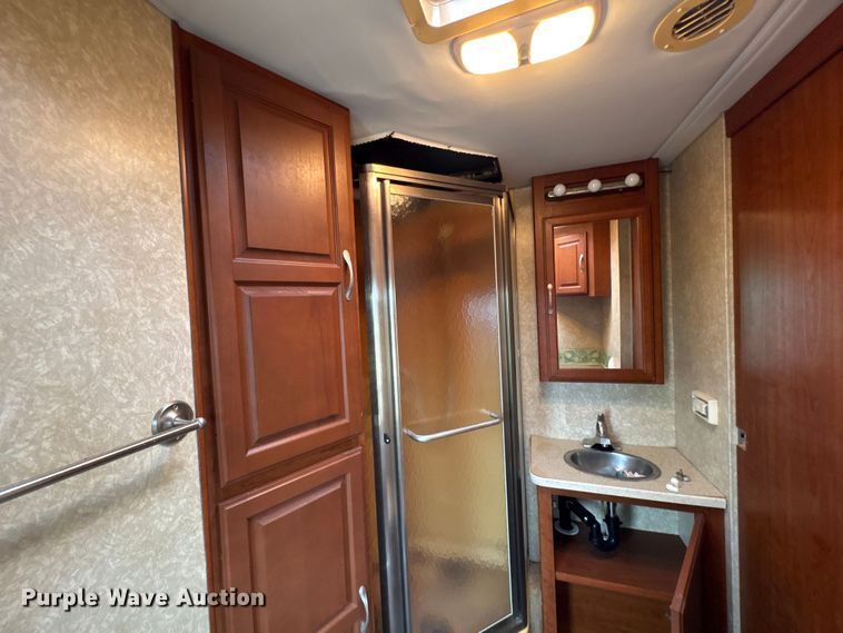 image for item EA7204 2007 Four Winds 31F RV