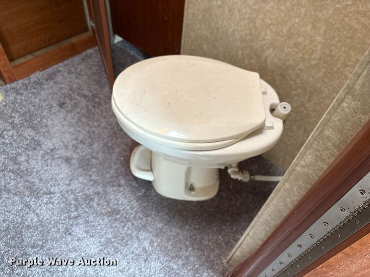 image for item EA7204 2007 Four Winds 31F RV