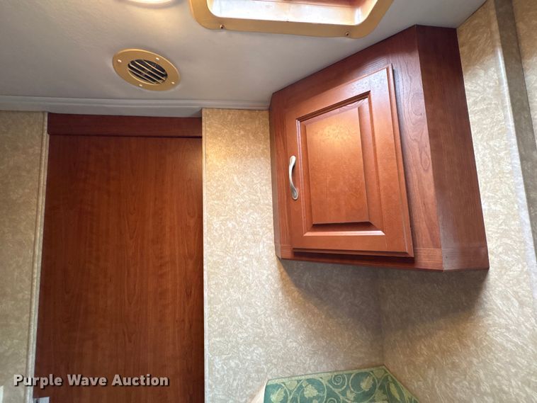 image for item EA7204 2007 Four Winds 31F RV