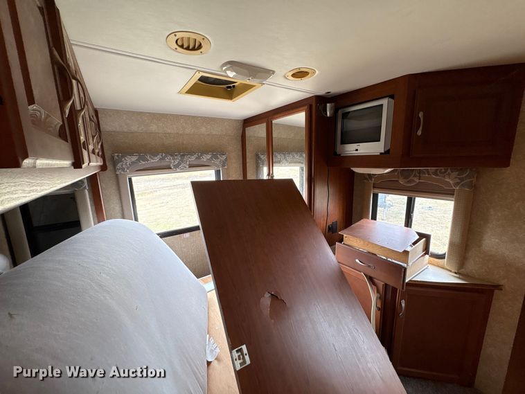 image for item EA7204 2007 Four Winds 31F RV