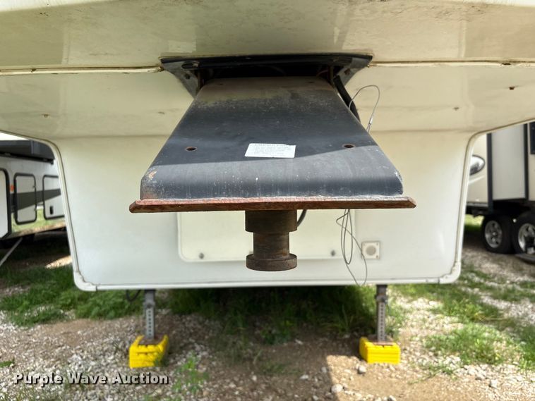 image for item EA7209 2014 Sabre Forest River 250RLUD camper