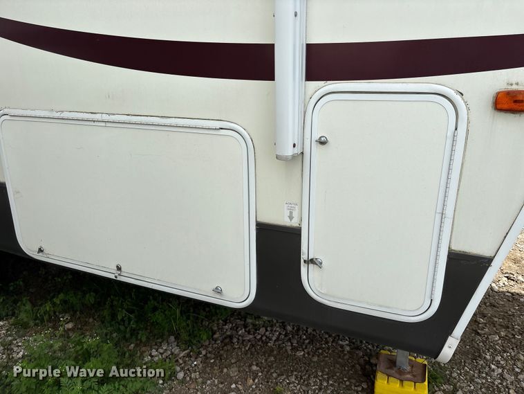 image for item EA7209 2014 Sabre Forest River 250RLUD camper