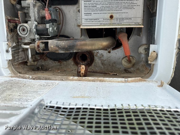 image for item EA7209 2014 Sabre Forest River 250RLUD camper