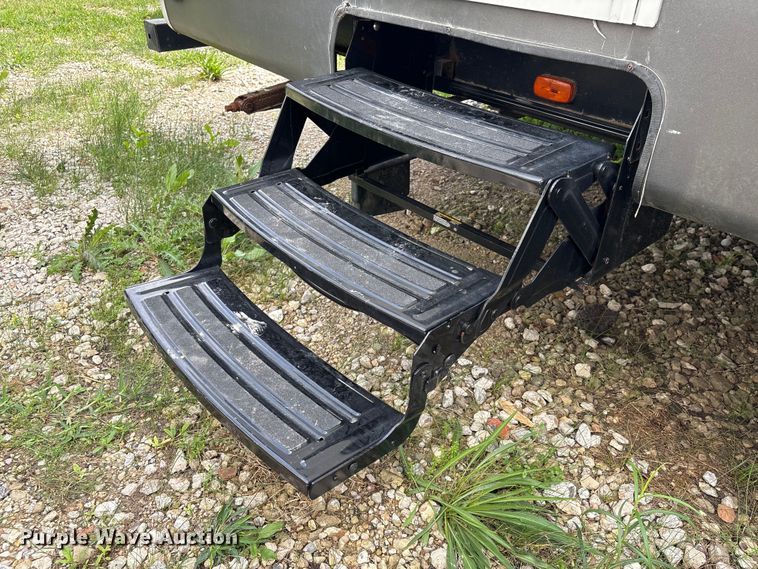 image for item EA7209 2014 Sabre Forest River 250RLUD camper