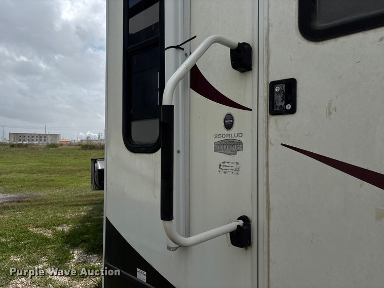 image for item EA7209 2014 Sabre Forest River 250RLUD camper