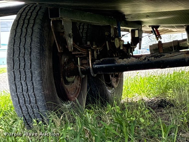 image for item EA7209 2014 Sabre Forest River 250RLUD camper