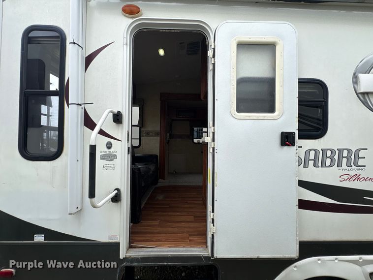 image for item EA7209 2014 Sabre Forest River 250RLUD camper