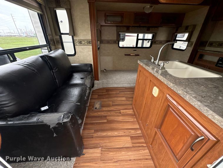 image for item EA7209 2014 Sabre Forest River 250RLUD camper