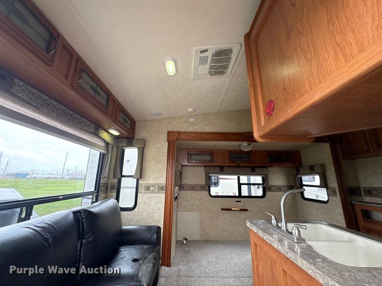 image for item EA7209 2014 Sabre Forest River 250RLUD camper