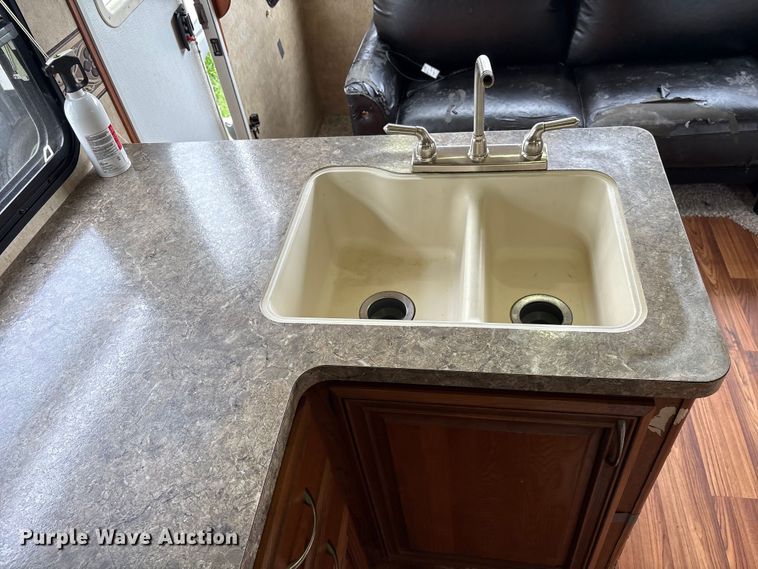 image for item EA7209 2014 Sabre Forest River 250RLUD camper