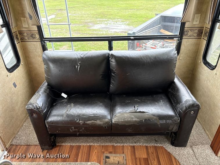 image for item EA7209 2014 Sabre Forest River 250RLUD camper