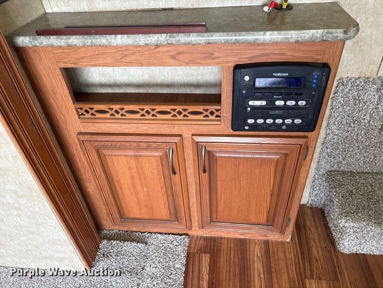 image for item EA7209 2014 Sabre Forest River 250RLUD camper