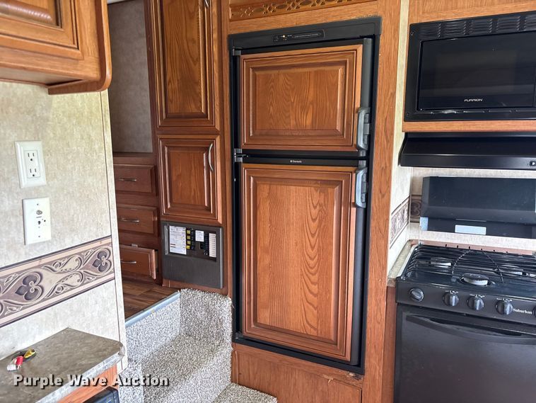 image for item EA7209 2014 Sabre Forest River 250RLUD camper