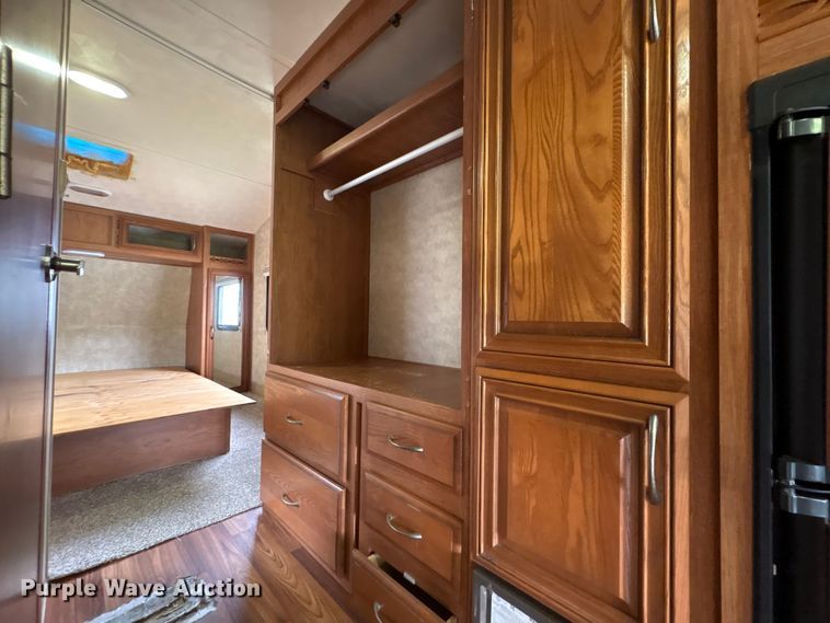 image for item EA7209 2014 Sabre Forest River 250RLUD camper