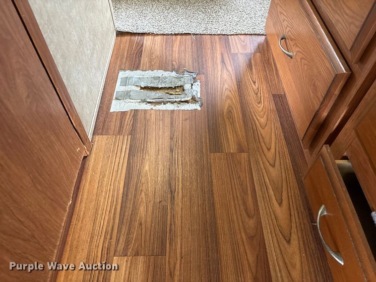 image for item EA7209 2014 Sabre Forest River 250RLUD camper