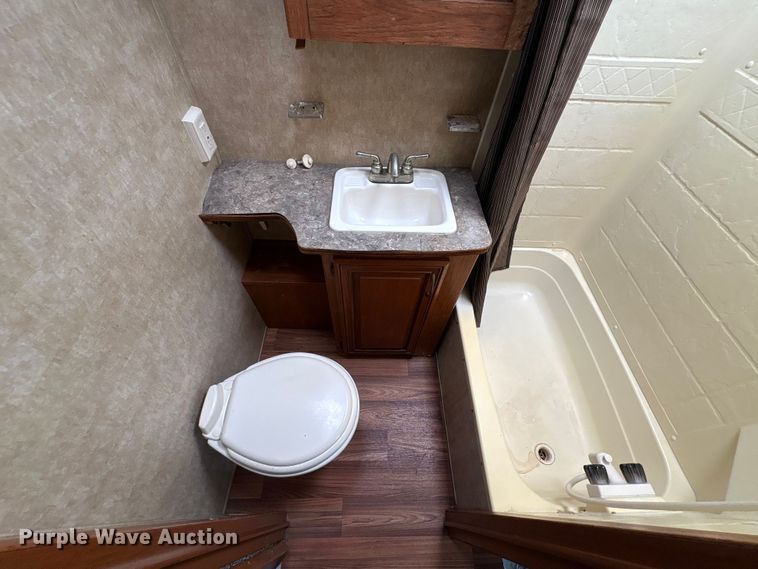 image for item EA7209 2014 Sabre Forest River 250RLUD camper