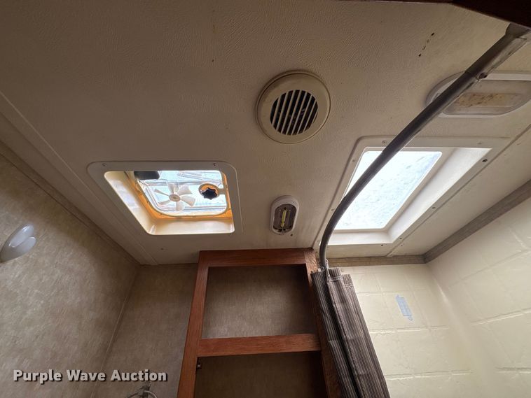 image for item EA7209 2014 Sabre Forest River 250RLUD camper