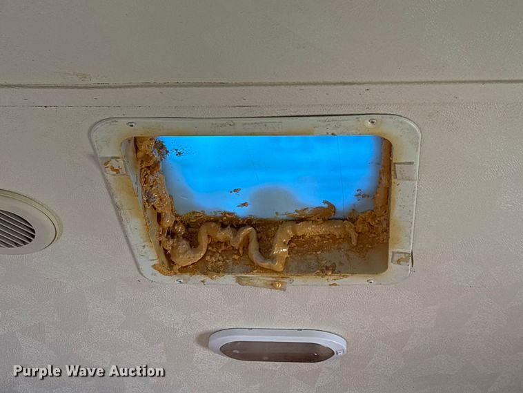 image for item EA7209 2014 Sabre Forest River 250RLUD camper