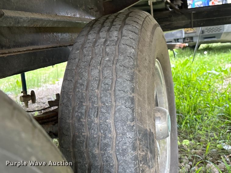 image for item EA7209 2014 Sabre Forest River 250RLUD camper