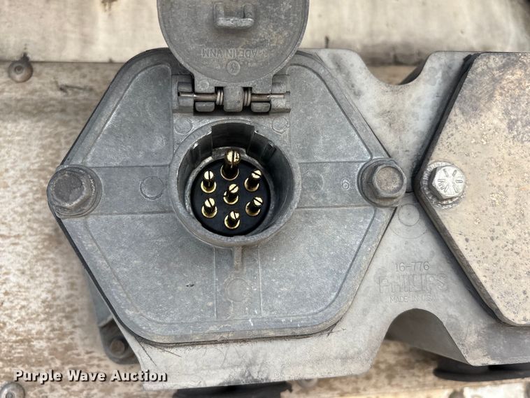 image for item EA7226 2018 Wabash refrigerated van trailer