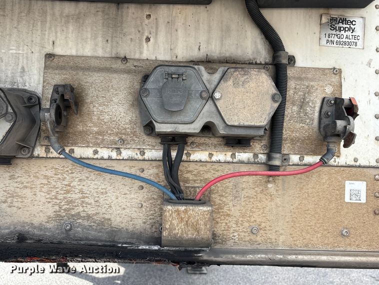 image for item EA7226 2018 Wabash refrigerated van trailer