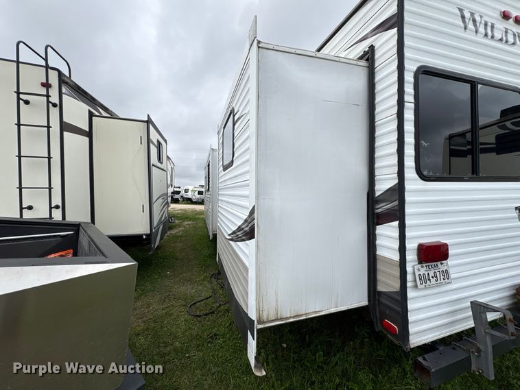 image for item EA7235 2014 Wildwood Forest River camper