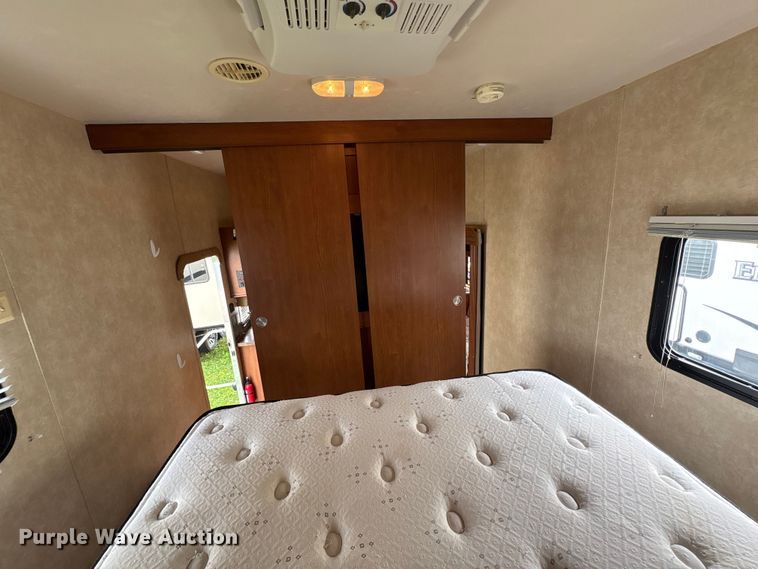 image for item EA7235 2014 Wildwood Forest River camper