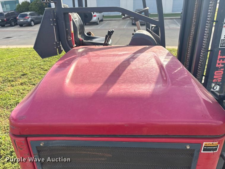 image for item EA7266 2016 Moffett M8 55.4 forklift