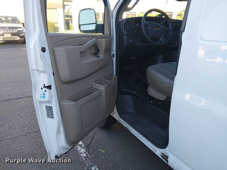 image for item EC1306 2017 Chevrolet Express 2500 van
