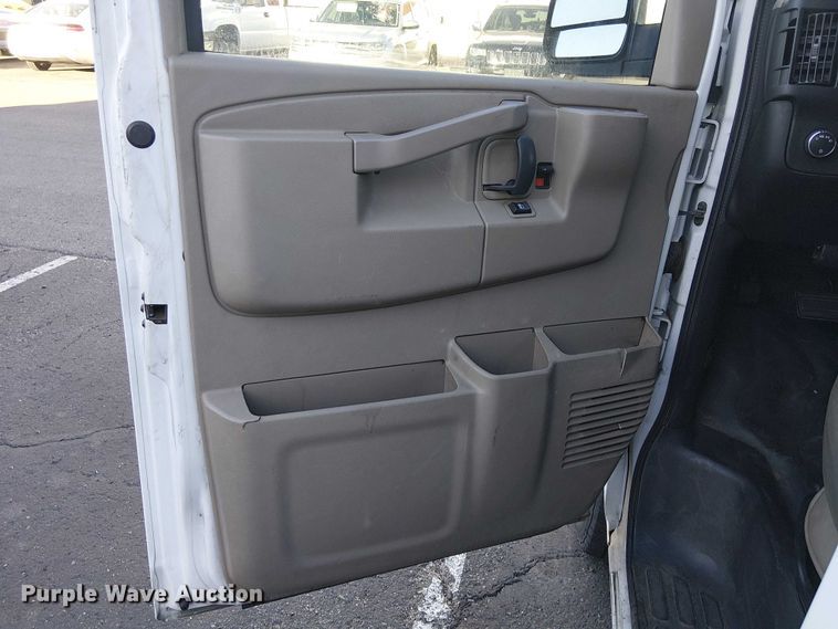 image for item EC1306 2017 Chevrolet Express 2500 van