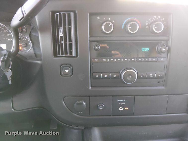 image for item EC1306 2017 Chevrolet Express 2500 van