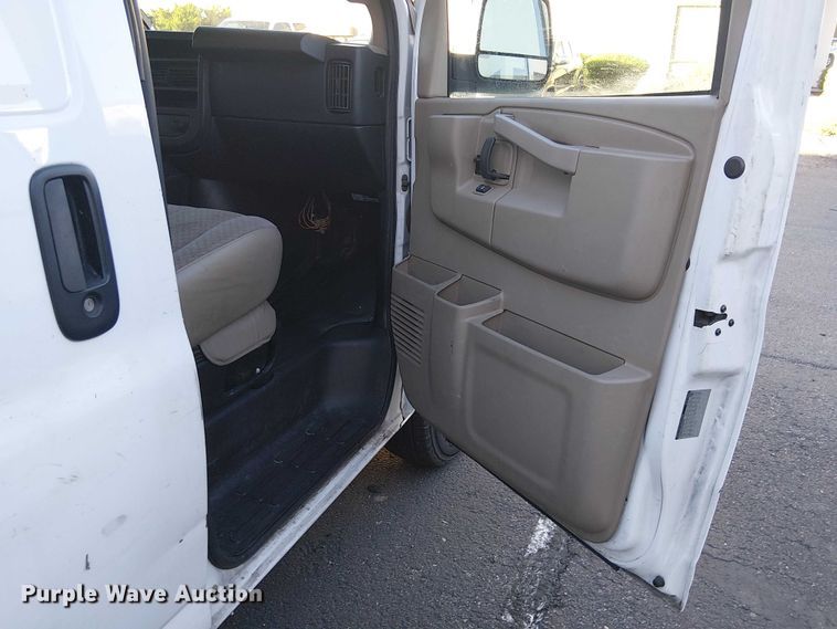 image for item EC1306 2017 Chevrolet Express 2500 van