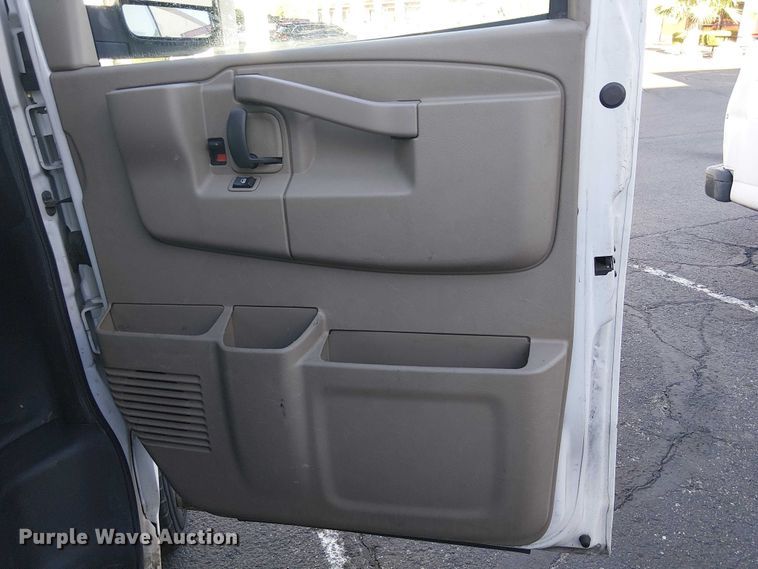 image for item EC1306 2017 Chevrolet Express 2500 van