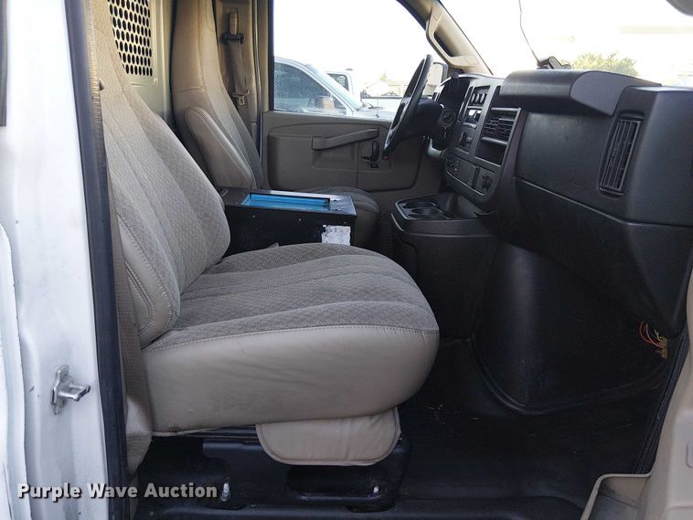 image for item EC1306 2017 Chevrolet Express 2500 van